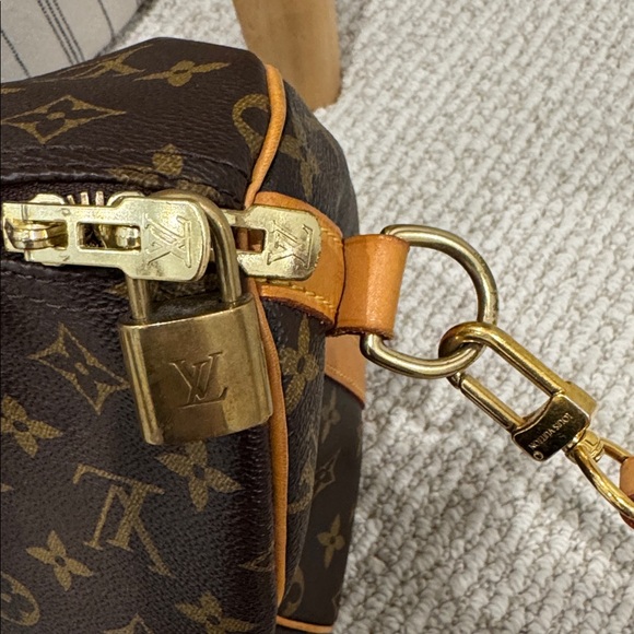 Louis Vuitton Brown Monogram Handbag - Picture 10 of 11